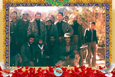 ردیف نشسته نفر سمت راست شهید رجبعلی احمدیان‌چاشمی