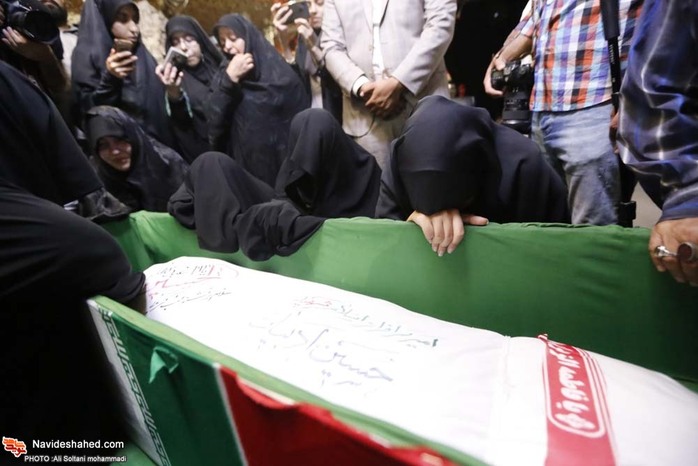 مراسیم الوداع مع الشهید حسین ادیبان بمقبرة شهداء طهران