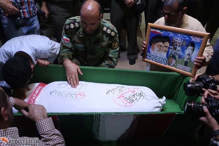 مراسیم الوداع مع الشهید حسین ادیبان بمقبرة شهداء طهران