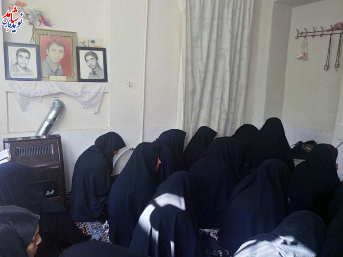 دیدار با خانواده شهدا در استهبان