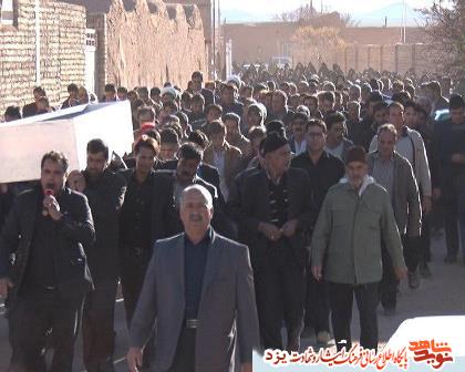 تشییع پیکر مادر شهیدان احمد و اصغر زعیم در مهریز تشییع پیکر مادر شهیدان احمد و اصغر زعیم در مهریز
