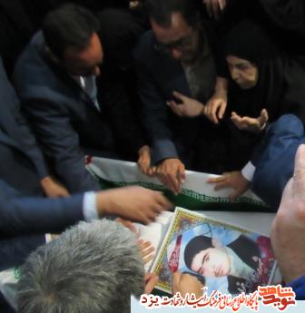 استقبال از پیکر مطهر شهید غیاث هدشی در یزد + گزارش تصویری استقبال از پیکر مطهر شهید غیاث هدشی در یزد + گزارش تصویری