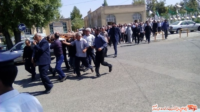 حاج اسماعیل آقا پور خویی به فرزند شهیدش پیوست حاج اسماعیل آقا پور خویی به فرزند شهیدش پیوست