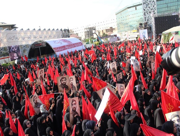 لحظه به لحظه با پیکر شهید حججی: حضور رهبر انقلاب در کنار پیکر شهید حججی/ پیکر شهید حججی وارد میدان امام حسین شد/ مراسم از دقایقی دیگر آغاز می شود لحظه به لحظه با پیکر شهید حججی: حضور رهبر انقلاب در کنار پیکر شهید حججی/ پیکر شهید حججی وارد میدان امام حسین شد/ مراسم از دقایقی دیگر آغاز می شود