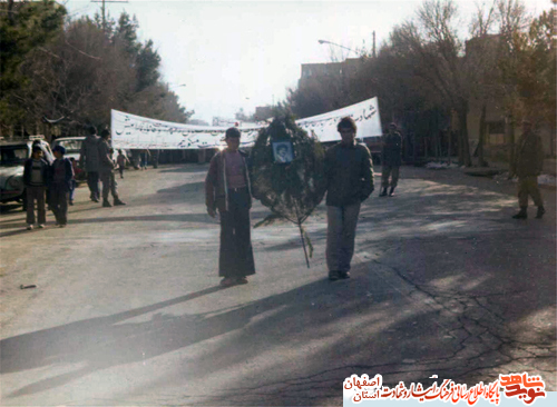 حاجیه خانم خاتون قادرزاده  مادر شهید معظم داود صابریان بدیدار فرزندش شتافت