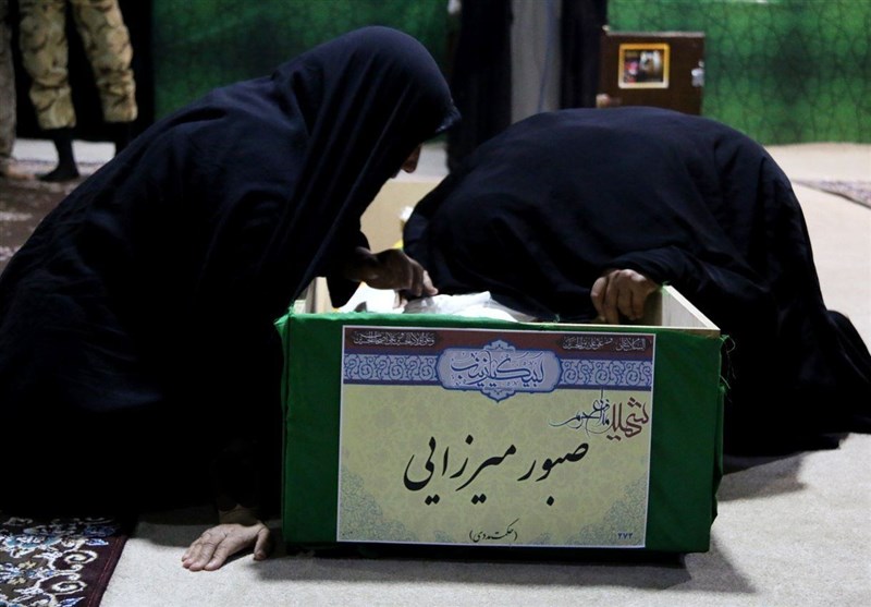 وداع با پیکر شهید فاطمیون در معراج شهدا وداع با پیکر شهید فاطمیون در معراج شهدا