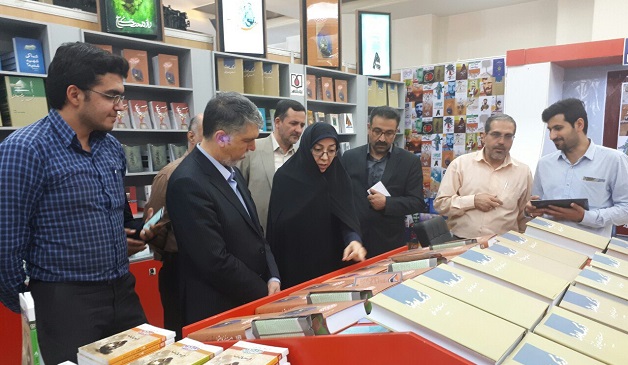 حضور وزير ارشاد در غرفه نشر شاهد حضور وزير ارشاد در غرفه نشر شاهد