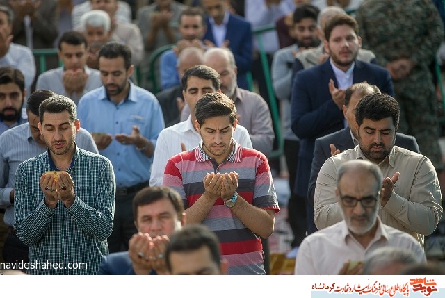 نماز عید سعید فطر در شهر کرمانشاه +تصویر