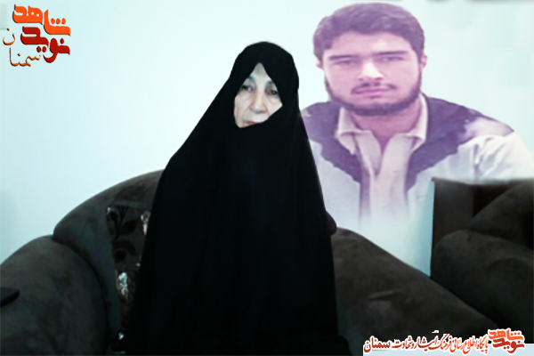 هیچگاه در چشم پدر نگاه نکرد هیچگاه در چشم پدر نگاه نکرد