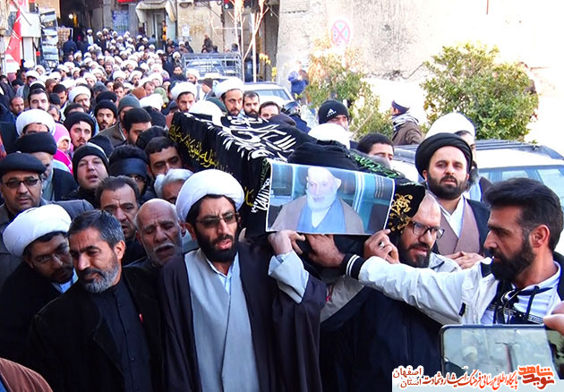 حضور خانواده شهدا در مراسم تشییع «آیت الله مهاجر» حضور خانواده شهدا در مراسم تشییع «آیت الله مهاجر»