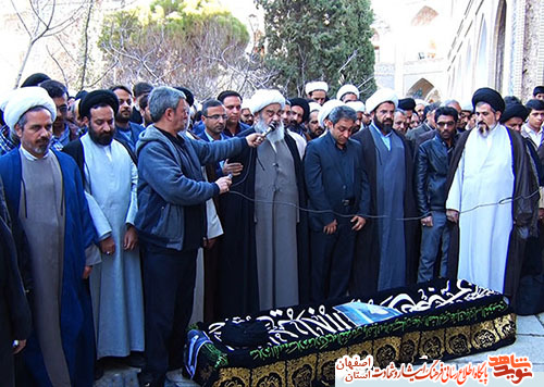 حضور خانواده شهدا در مراسم تشییع «آیت الله مهاجر» حضور خانواده شهدا در مراسم تشییع «آیت الله مهاجر»