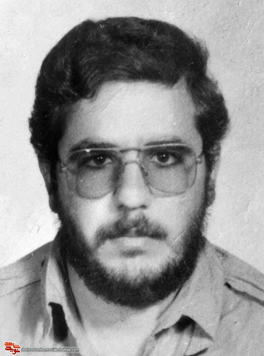 اگر من شهید شدم دستهایم را از تابوت بیرون بگذارید اگر من شهید شدم دستهایم را از تابوت بیرون بگذارید