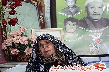خاطراتی از مادر شهیدان «سیف الدینی»/ اطاعت از ولایت خاطراتی از مادر شهیدان «سیف الدینی»/ اطاعت از ولایت