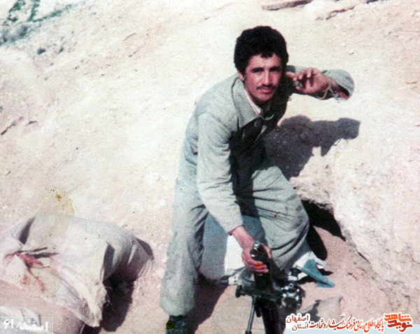 شهید محمد علی اسلامی: به شما وصيت مى كنم  كه هرگز تا آخرين قطره خون خود سرسازش با دشمنان اسلام نگيريد