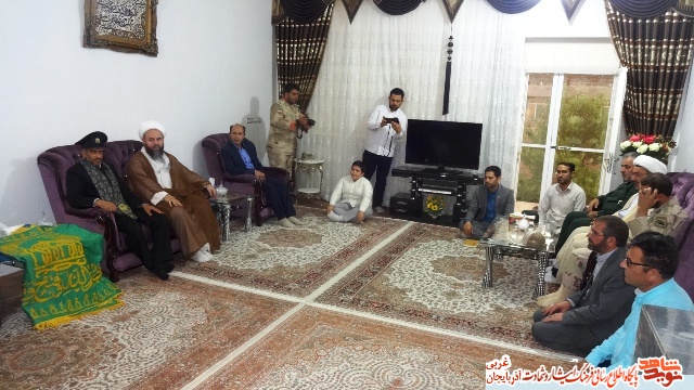 خادمین حرم مطهر علی ابن موسی الرضا (ع) با خانواده های شهدای پلدشت دیدار کردند خادمین حرم مطهر علی ابن موسی الرضا (ع) با خانواده های شهدای پلدشت دیدار کردند
