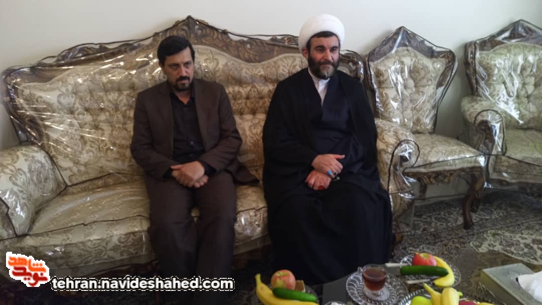 دیدار معاون فرهنگی و آموزشی بنیاد با خانواده جانباز شهید صادقی