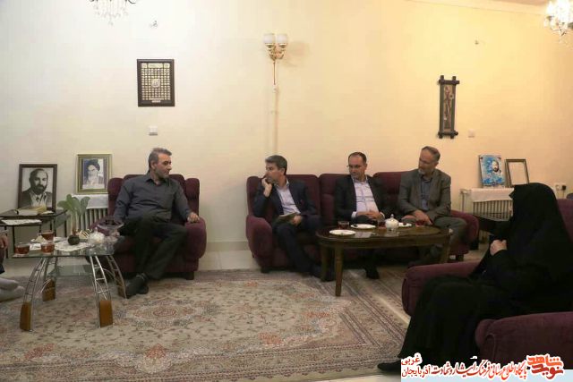 تکریم خانوادههای معظم شهدا وظیفه مسئولان است تکریم خانوادههای معظم شهدا وظیفه مسئولان است