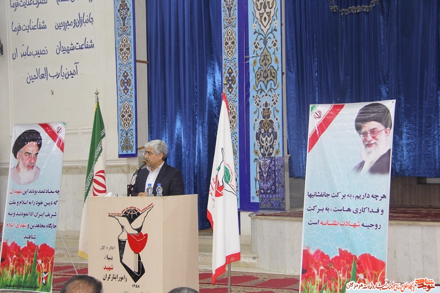 عطرافشانی و گلباران گلزار مطهر شهدای بندرعباس عطرافشانی و گلباران گلزار مطهر شهدای بندرعباس