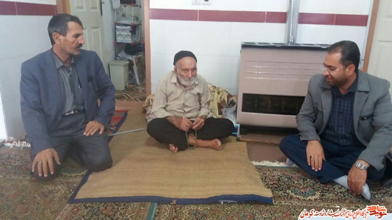 دیدار مسئولین بردسیر یا پدر شهید «الله مراد عظیمی»