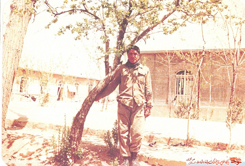 دانش آموزی که برای رفتن به جبهه از پدر پیشی گرفت دانش آموزی که برای رفتن به جبهه از پدر پیشی گرفت
