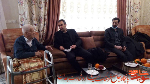 فرماندار همدان با خانواده شهیدان «فتحی» دیدار کرد