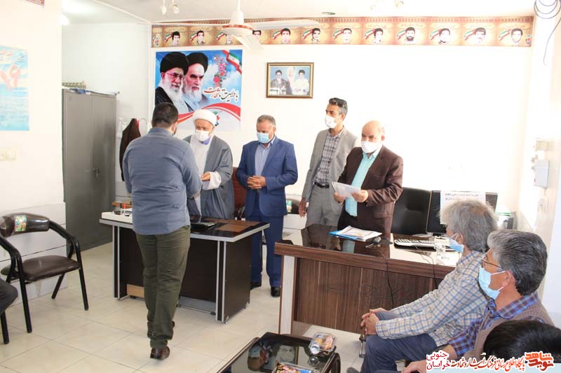 از دانش آموزان ممتاز شاهد و ایثارگر شهرستان بشرویه تجلیل شد