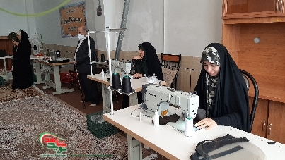 پدر شهید مدافع حرم، کارگاه تولید ماسک راه اندازی کرد پدر شهید مدافع حرم، کارگاه تولید ماسک راه اندازی کرد