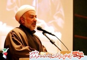 شخصیت امام خمینی (ره) از رهبران جهان متمایز است شخصیت امام خمینی (ره) از رهبران جهان متمایز است