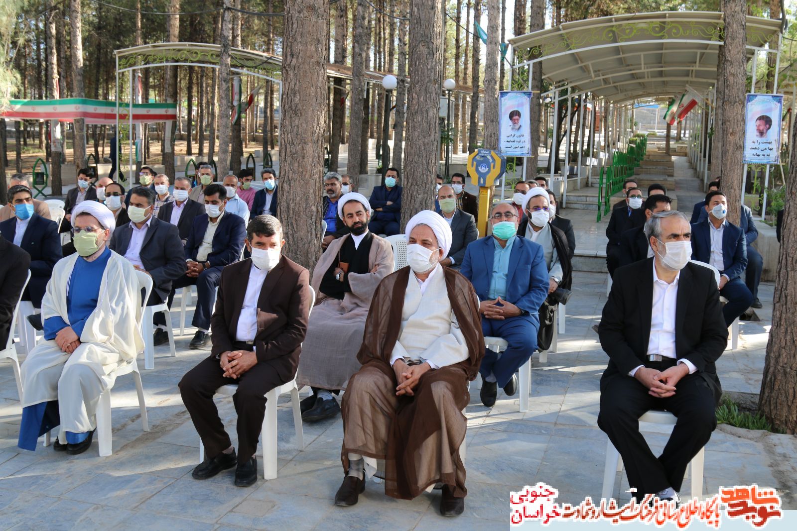 گلزار شهدای بیرجند به مناسبت هفته قوه قضائیه عطرافشانی و گلباران شد