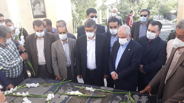 سعید اوحدی در گلزار شهدای همدان حضور یافت سعید اوحدی در گلزار شهدای همدان حضور یافت