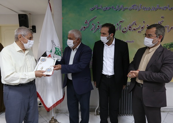 «آییه اسارت» بر اساس خاطرات اسارات در بند کومله نوشته شد «آییه اسارت» بر اساس خاطرات اسارات در بند کومله نوشته شد