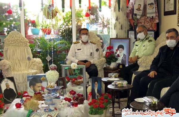 تکریم خانواده شهدا منجر به پایداری فرهنگ شهادت و مقاومت می‌شود