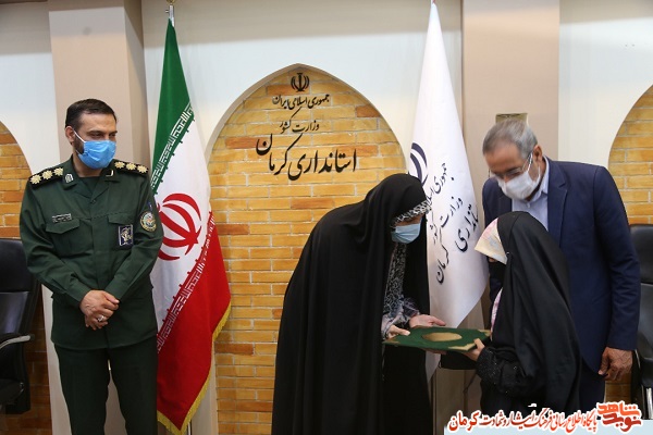 آیین تجلیل از دختران شهدای مدافع حرم در کرمان برگزار شد