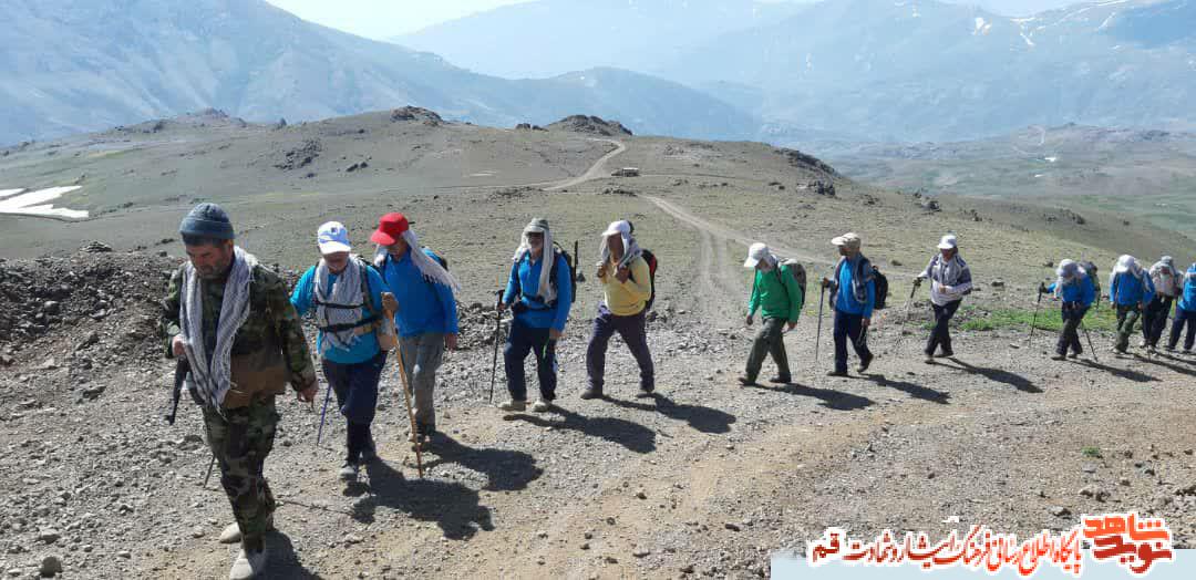 کوهپیمایی جانبازان در رشته کوهنوردی در استان قم برگزار شد