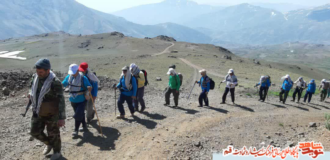 کوهپیمایی جانبازان در رشته کوهنوردی در استان قم برگزار شد