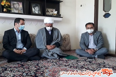 خانواده شهدا گنجینه‌های معنوی دفاع مقدس هستند