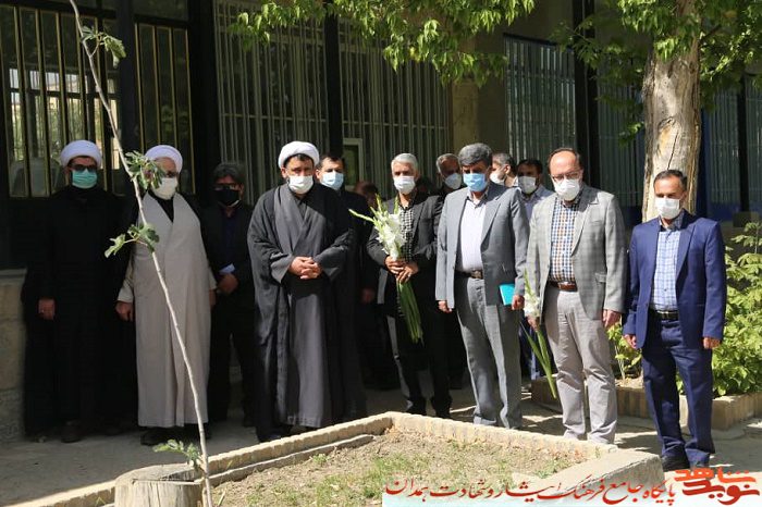 گلزار شهدای همدان غبارروبی شد
