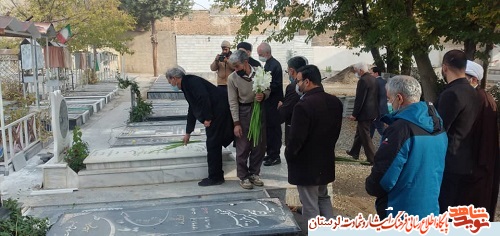 با  حضور خادمین حرم حضرت معصومه «س» گلزار شهدای بروجرد غبارروبی شد