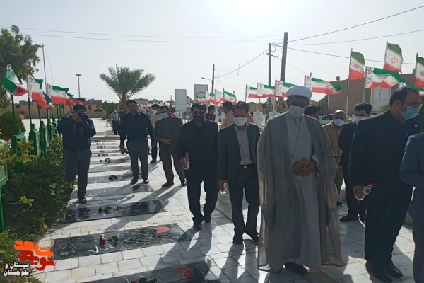 غبارروبی و عظرافشانی گلزار شهدای شهرستان زابل
