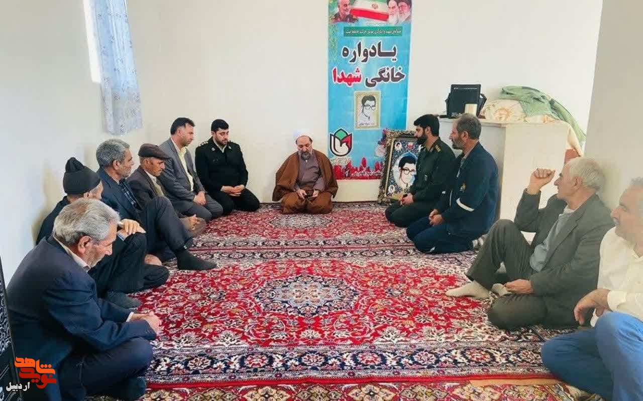 برگزاری یادواره خانگی شهدا در منزل شهید«شیراله بهاری»
