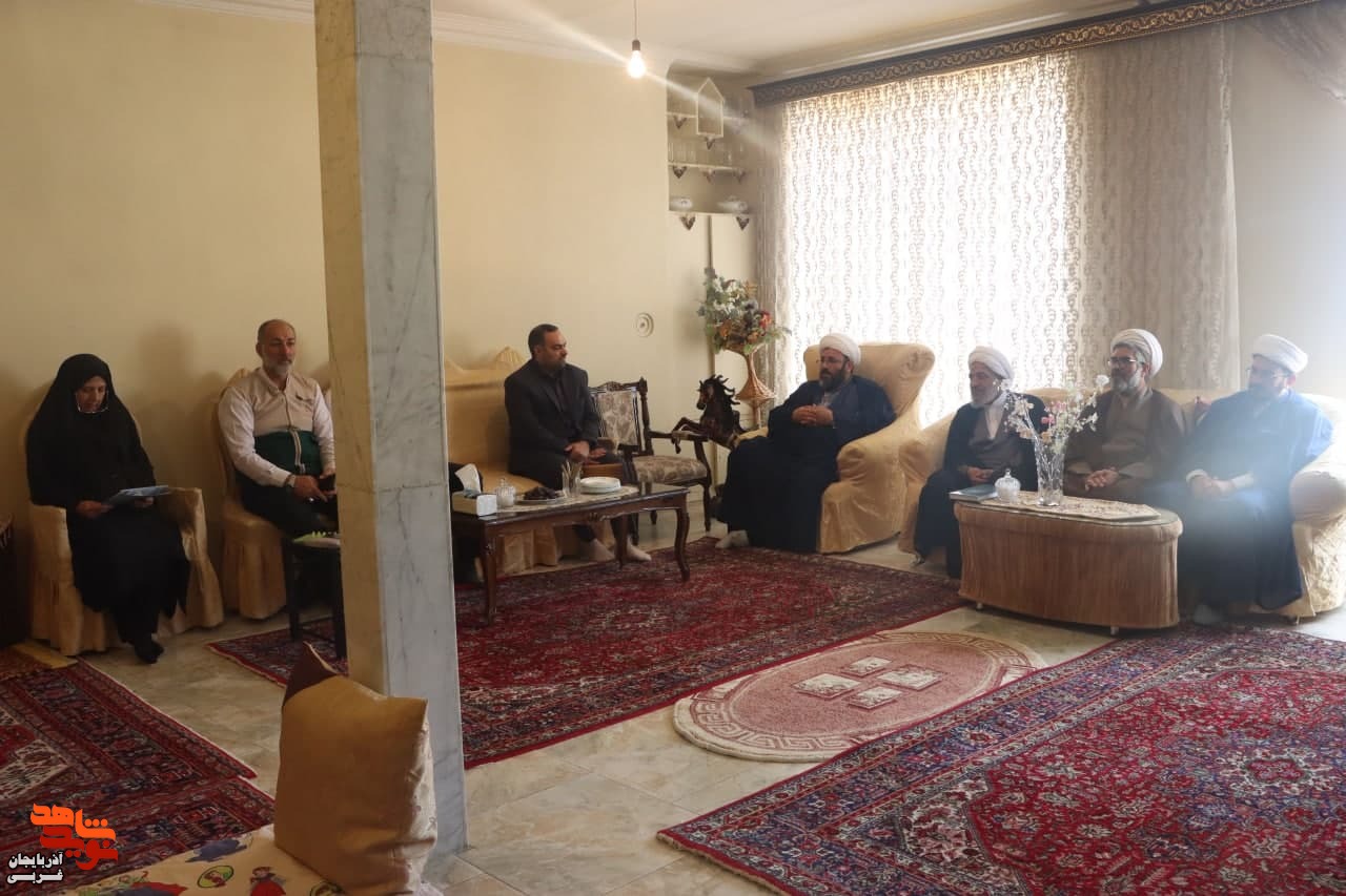 گزارش تصویری/دیدار و تجلیل از مادر معظم شهید گزارش تصویری/دیدار و تجلیل از مادر معظم شهید
