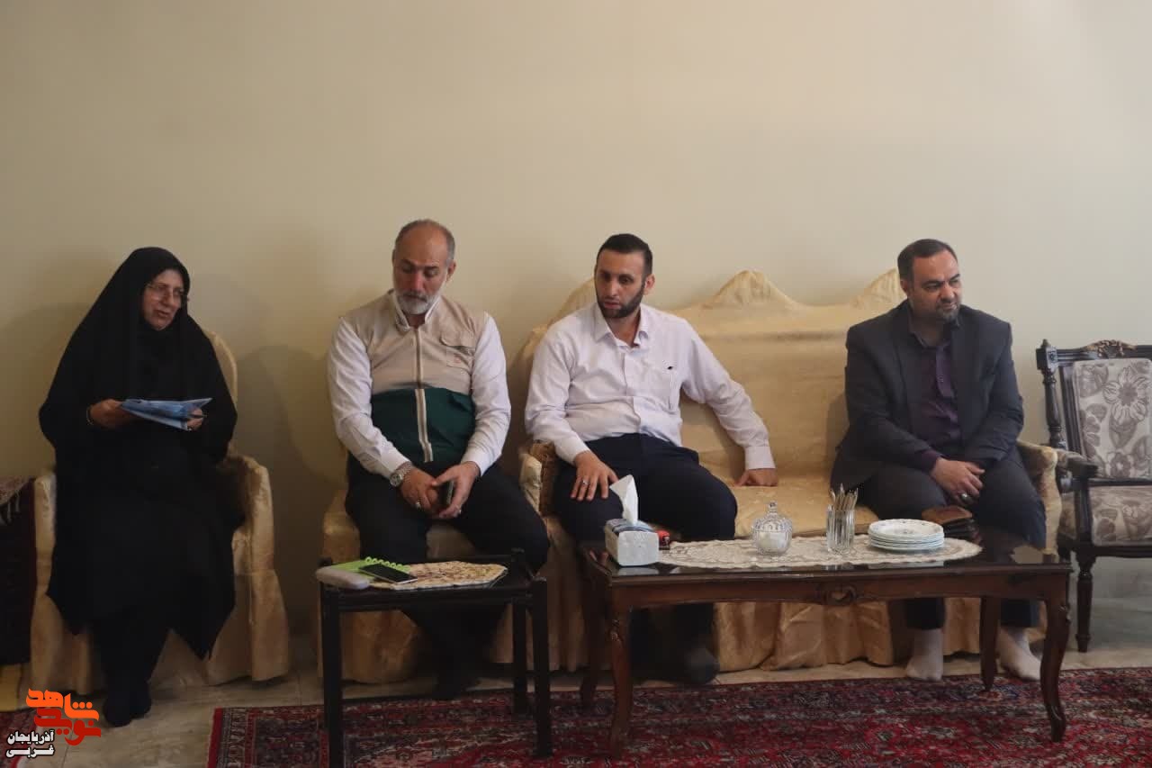گزارش تصویری/دیدار و تجلیل از مادر معظم شهید گزارش تصویری/دیدار و تجلیل از مادر معظم شهید