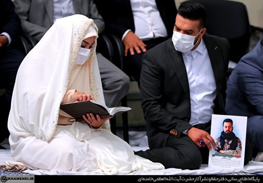 قرائت خطبه عقد خواهر شهید مجید قربانخانی توسط رهبر انقلاب / تصاویر