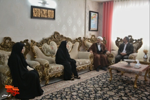 دیدار مدیرکل بنیادشهید لرستان با خانواده شهدا و جانبازان خرم آباد