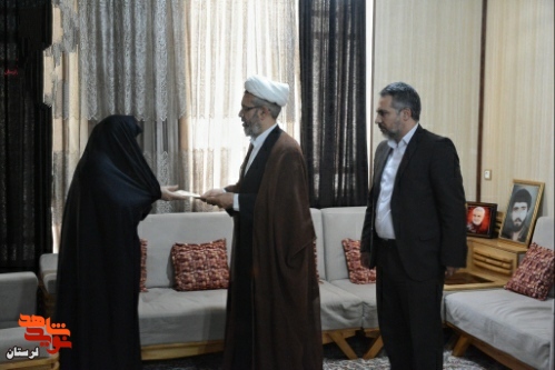 دیدار مدیرکل بنیادشهید لرستان با خانواده شهدا و جانبازان خرم آباد