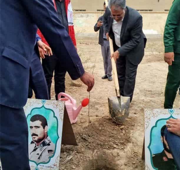 هر نهال یادمان یک شهید