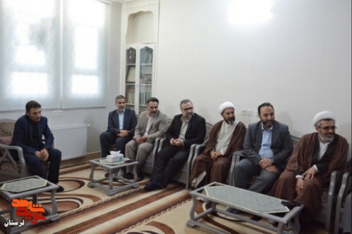 دیدار استاندار لرستان با مادر شهیدان «غلامرضا، حمیدرضا و شهیده ناهید امیدی»