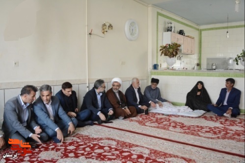 دیدار استاندار لرستان با خانواده شهید «سیدشیرخدا موسوی»