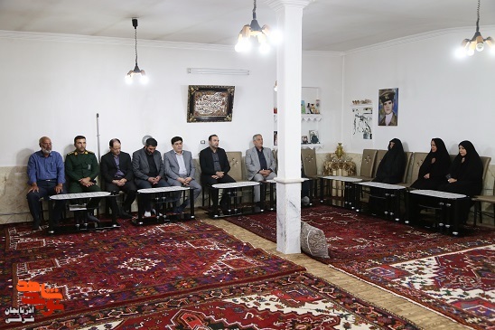 سلمانی و نریمانی بمناسبت سالروز بازگشت آزادگان به دیدار با دو آزاده رفتند سلمانی و نریمانی بمناسبت سالروز بازگشت آزادگان به دیدار با دو آزاده رفتند