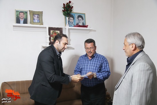 سلمانی و نریمانی بمناسبت سالروز بازگشت آزادگان به دیدار با دو آزاده رفتند سلمانی و نریمانی بمناسبت سالروز بازگشت آزادگان به دیدار با دو آزاده رفتند
